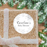 Vinter Snöflingor Baby Shower Silver Glitter Runt Klistermärke<br><div class="desc">Det här klistermärket har en helt enkelt elegantens snöflingdesign i grått och silver glitter, perfekt för en könsneutral babydusch. Ytterligare alternativ för färg samt insamling av samordningsprodukter finns i vår butik, zazzle.com/doodlelulu*. Kontakta oss om du behöver den här designen för en specifik produkt för att skapa ditt eget unika matchande...</div>