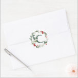 Vinterberries Monogram C Smårunda etiketter<br><div class="desc">Den här uppsättningen 20 små 1, 5-tums runda engramsförseglingar har en ljusröd och skogsbergsbrödande vinter-grönt med en dekorativ sage-grönt som första början.</div>