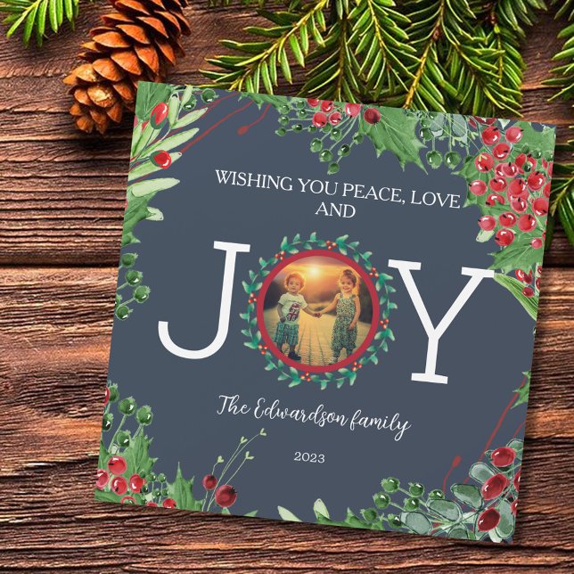 Vinterbotaniskt joy-fotojulmagnetkort (Wishing you peace love and joy, photo Christmas magnetic card. Decorated with foliage and berries.)