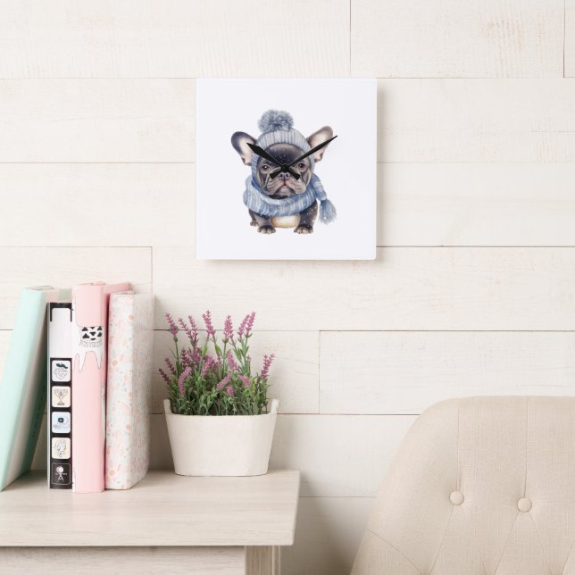 Vinterbulldoggbaby i blå mössa och halsduk  fyrkantig klocka (Läsesal)