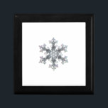 vinterdesign för flingor i snö smyckeskrin<br><div class="desc">Jag drömmer om en vit jul - fotografi av en riktig snö-flagga</div>
