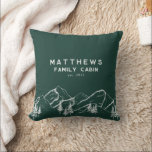 Vinterfamiljen Rustic Grönt Monogram Mountains Kudde<br><div class="desc">Rustik Grönt Monogram Mountains Winter Family Dekorativ kudde</div>