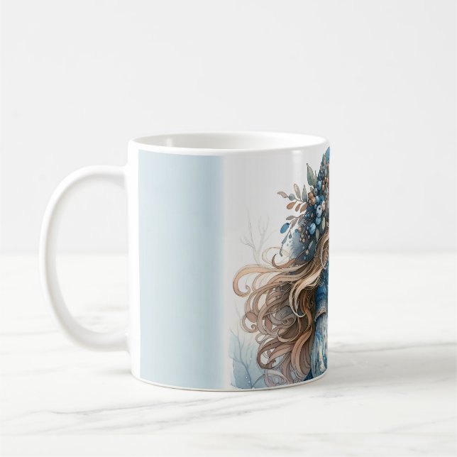Vinterflicka med fågel i blå blomsterklänning kaffemugg (Vänster)