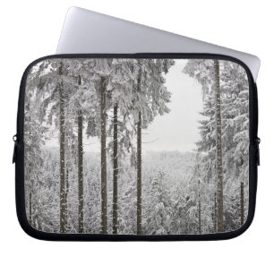 Vintergrön skog i vinter laptop fodral