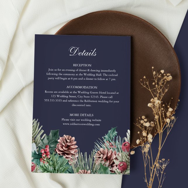 Vintergrönhet Bröllopsdetaljkort Inbjudningar (Midnight Blue Winter Wedding Details Card on white and rustic brown background)