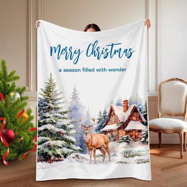 Vinterhjort i snöig skog Jul  Fleecefilt (Winter Deer in Snowy Forest Christmas Fleece Blanket)