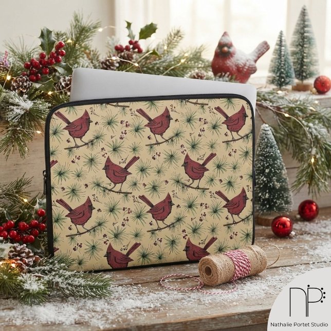Vinterkardinal Guld Bärbar Dator Fodral (This winter laptop sleeve features hand-drawn cardinals on pine for elegant holiday protection.)