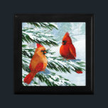 Vinterkardinaler Fåglar Snö Creationarts Smyckeskrin<br><div class="desc">Den ursprungliga målningen heter "Winter Kärlek" av Lisa Adams. Hennes målningar,  utskrifter och produkter finns på Ebay.com,  Etsy.com och Zazzle.com,  under namn Creationarts.</div>
