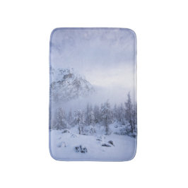 Vinterland, dimma, källskog och bergsområde badrumsmatta