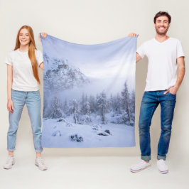 Vinterland, dimma, källskog och bergsområde fleecefilt