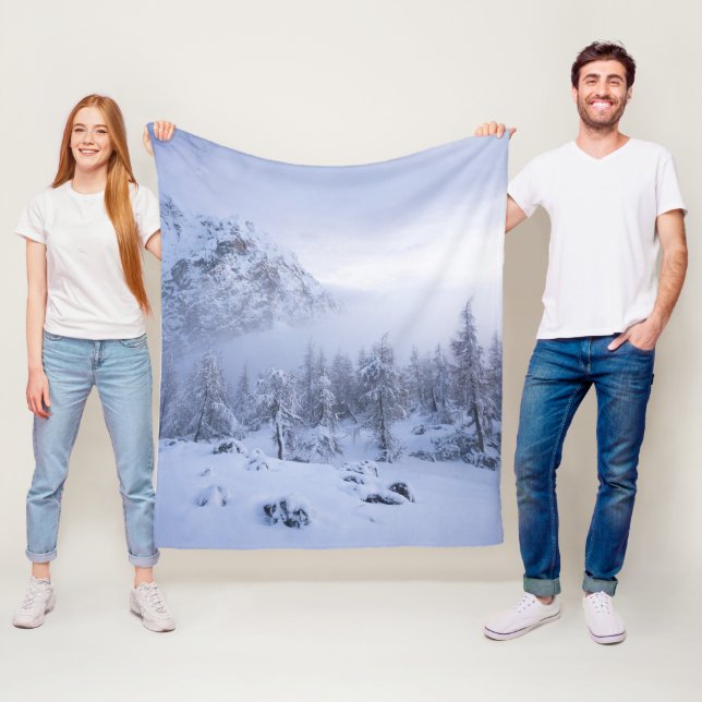 Vinterland, dimma, källskog och bergsområde fleecefilt (På plats)