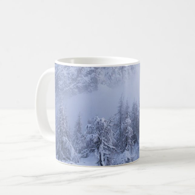Vinterland, dimma, källskog och bergsområde kaffemugg (Framsida vänster)