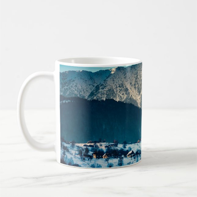 Vinterlandskap i Karpaternas berg. Bran, Rom Kaffemugg (Vänster)