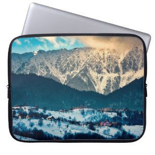 Vinterlandskap i Karpaternas berg. Bran, Rom Laptop Fodral