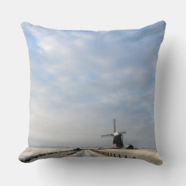 Vinterlandskap med snö och kvarn i Nederländerna Kudde