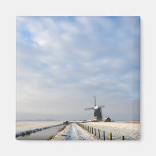 Vinterlandskap med snö och kvarn i Nederländerna Magnet