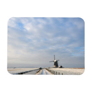 Vinterlandskap med snö och kvarn i Nederländerna Magnet