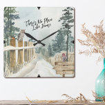 Vinterlandskap nr Ställe som Home Adress Fyrkantig Klocka<br><div class="desc">Vinterliggande väggklocka med adress och personlig med texten "Det finns ingen Ställe like Home" i trendigets skripttypografi. I detta land-projekt finns en vattenfärgscen med en snöskog väg,  gräs träd,  en rån och uggla på stängselstolparna.</div>
