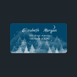 Vinterliggande Snö Adressetikett<br><div class="desc">Jul gräs träd med snö i blå botten. En elegant och sofistikerad design. Anpassa med ditt namn och information om adress.</div>