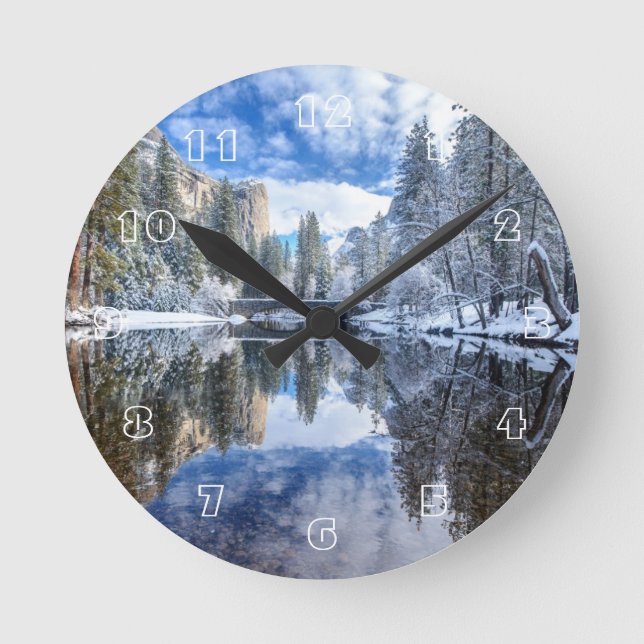 Vinterreflektion i Yosemite Rund Klocka (Framsida)