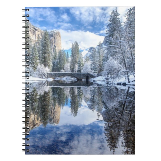 Vinterreflexion på Yosemite Anteckningsbok (Framsidan)