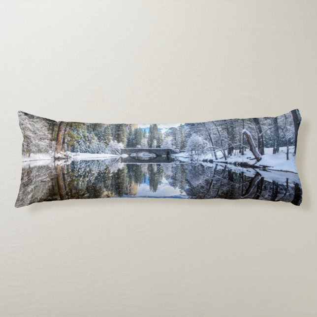Vinterreflexion på Yosemite Kroppskudde (Framsidan)