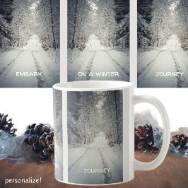 Vinterresa genom skogen kaffemugg