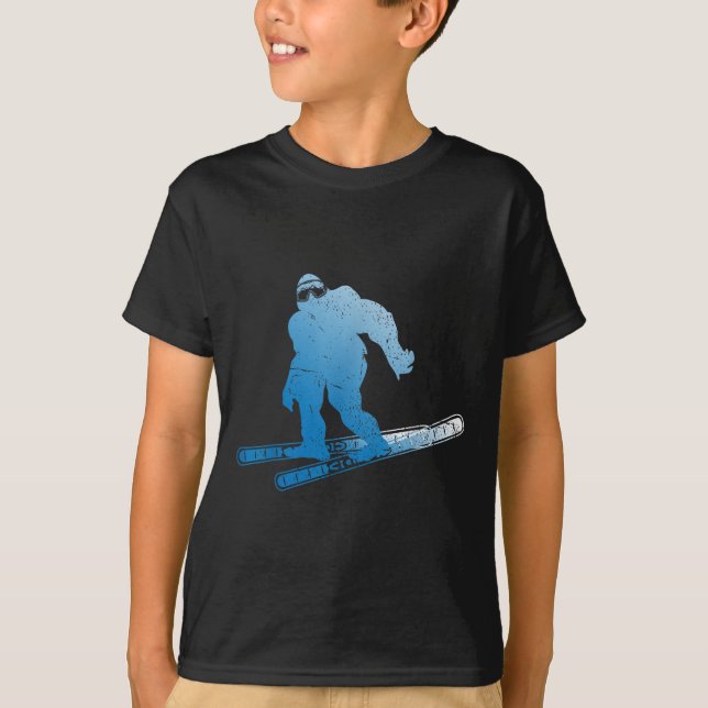 Vinterskjutning Sasquatch Skidor Kryptid Kryptozoo T Shirt (Framsida)