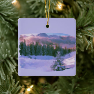 Vinterskogshögats Lila Light reflekterat på Snö Julgransprydnad Keramik