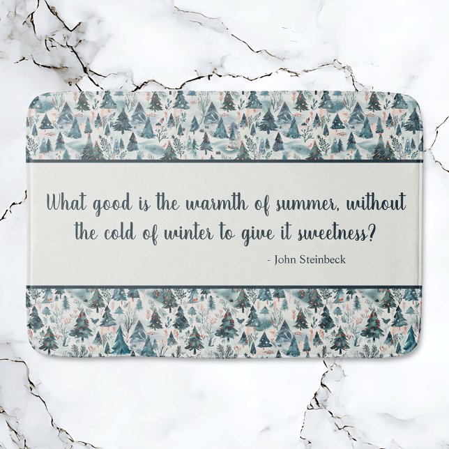 Vinterskogstjänst Badrumsmatta (Winter Forest Serenity Bath Mat featuring John Steinbeck quote.)