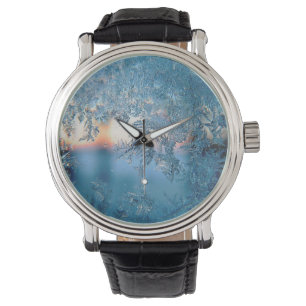 Vintersolsken genom frostiga iskristaller glas armbandsur