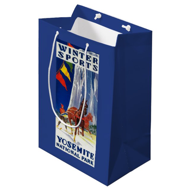 Vintersportar på Yosemite PosterYosemite, CA (Framsidan Vinklad)