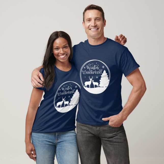 Vinterundret med hjort och snöscen t shirt (Unisex)