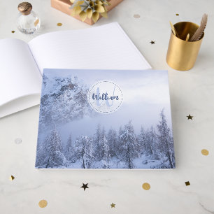 Vinterundrets dimma gran skog snö monogram gästböcker