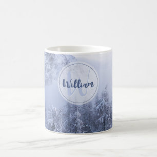 Vinterundrets dimma gran skog snö monogram kaffemugg