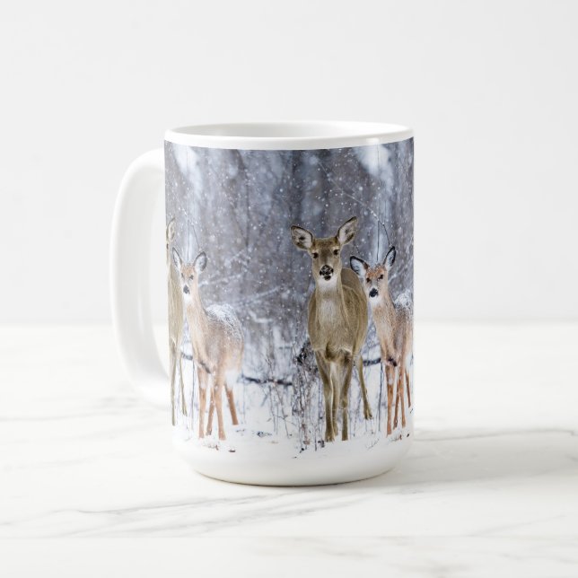 Vintervonderland med Whitetail Deer-helgdag Kaffemugg (Framsida vänster)