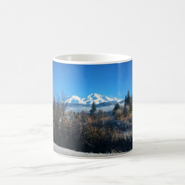 Vintervy vid Mount Shasta, CA Kaffemugg (Center)