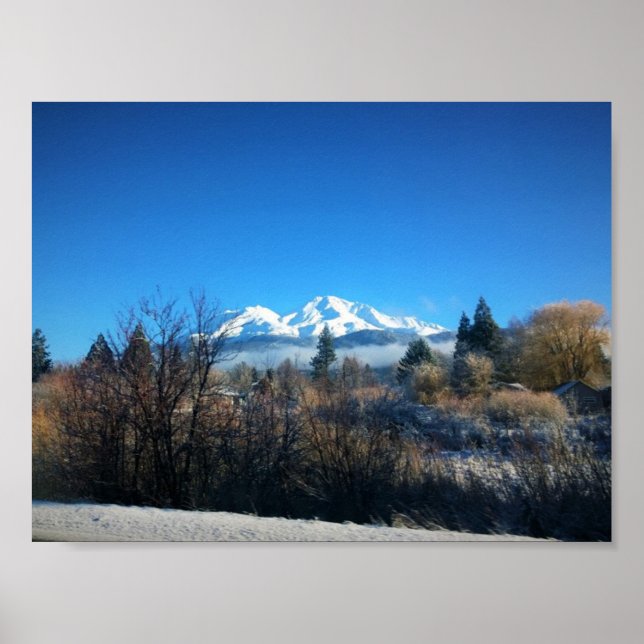 Vintervy vid Mount Shasta, CA Poster (Framsidan)