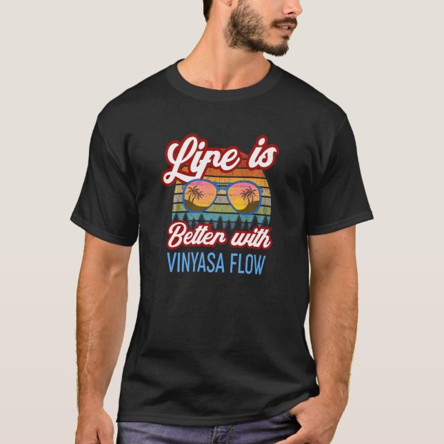 Vinyasa Flow Yoga Sunset with vinyasa Flow med vin T Shirt (Framsida)