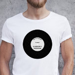 Vinyl Record Vintage Music Älskare Bachelor Party T Shirt<br><div class="desc">Snyggt vintage vinylskivan med stil-bachelor helg-skjorta. Utformningen har svart vinylpost,  helg och anpassat namn och datum. Skjortans baksida kan anpassas med namn och rollen som groom,  bestman,  groomsman osv. Klicka på Anpassa om du vill lägga till information eller redigera med hjälp av designen verktyg för ytterligare redigering.</div>