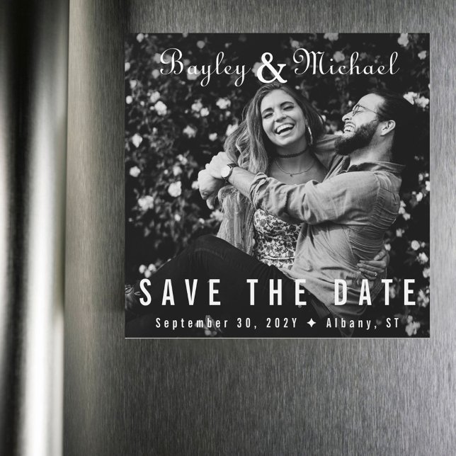 Vinylalbumhölje B&W fotomagnet Spara datum (Vinyl record album style black and white photo save the date magnet)