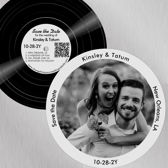Vinylpost fotospara datum Mjuk Grått Spara Datumet (Vinyl record paper save the date with your photo. Soft grey label)