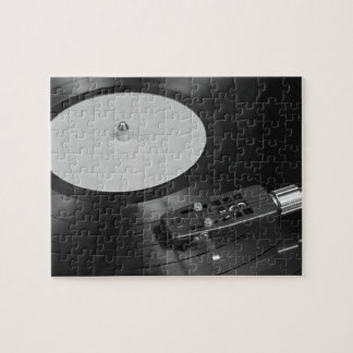 Vinylpost spelas upp på en flyttbar översikt pussel