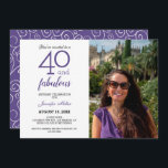 Violet 40 och Fabulous Birthday Photo Invation Inbjudningar<br><div class="desc">Skicka coola, moderna, anpassadets 40-årsfestbjudanden till din 40-årsfirande. Inbjudan har en "40 och fantastisk" typografi med violett text på vit bakgrund. Byt ut exempelfotot mot ett eget. Du kan ändra färgen för violett och svart text genom att klicka på "Anpassa". På baksidan möts och skiljs en dekorativ målad mönster av...</div>