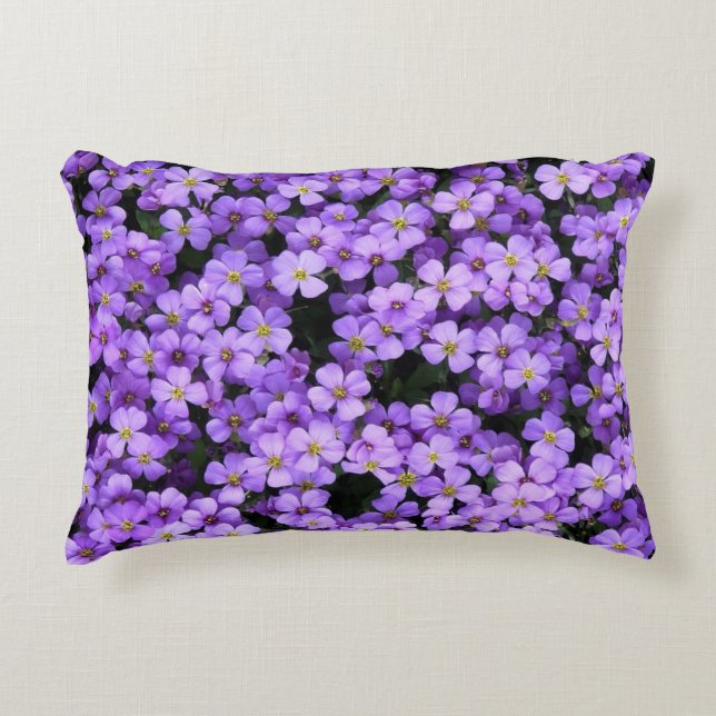 Violet Flowers Prydnadskudde (Framsidan)