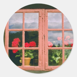 Violet Geraniums i ett traditionellt Ho Runt Klistermärke