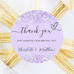 Violet lavender Conetti tack bröllop Runt Klistermärke<br><div class="desc">En snyggt violett,  lavender-färgad,  dekorerad med konfetti. Med texten: Tack för att ni delar vår speciella dag,  med ett litet hjärta. Anpassa och lägg till namnen.</div>