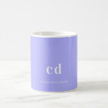 Violet lavender monogram initialer namn kaffemugg<br><div class="desc">En violett,  lavender färgad bakgrund. Anpassa och lägga till namn och monogram brev. Vit brev.</div>