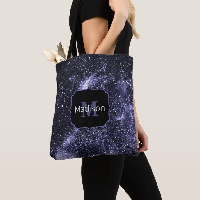 Violet lila peri Black abstrakt galaxy Monogram Tygkasse (Närbild)