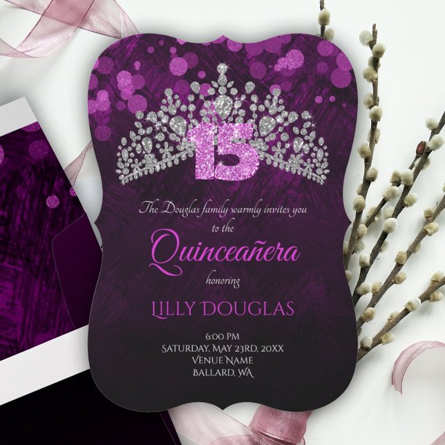 Violet, Lila Quinceanera med Tiara-inbjudan Inbjudningar (Dark purple, plum purple quinceanera, silver diamond tiara, glitter pink number 15, 15th birthday)